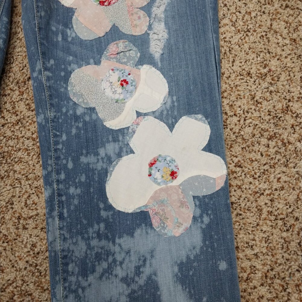 37866 Size 12 Upcycled a.n.a. Applique With Flower Trim. - Picture 2 of 5